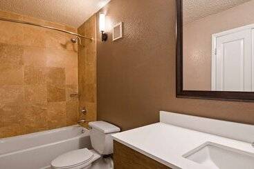 هتل Best Western Savannah Historic District