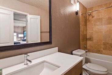 هتل Best Western Savannah Historic District