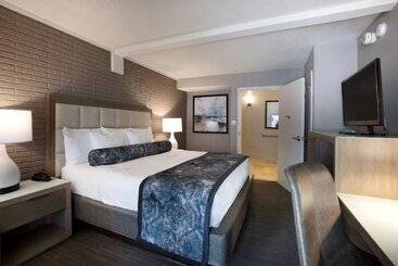 هتل Best Western Savannah Historic District