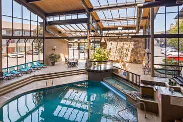هتل Best Western Toni Inn