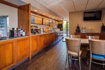 هتل Best Western Toni Inn