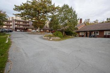 هتل Bluenose Inn And Suites