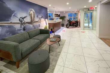 هتل Clarion Pointe Quebec Airport