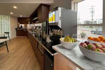 هتل Clarion Pointe Quebec Airport