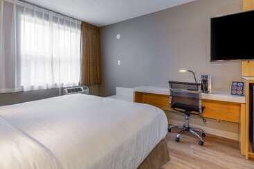 هتل Clarion Pointe Quebec Airport