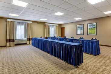هتل Comfort Inn Aikens Center