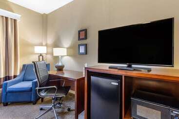 هتل Comfort Inn Aikens Center