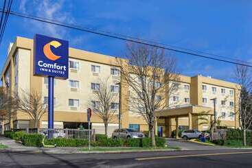 هتل Comfort Inn & Suites Seattle North