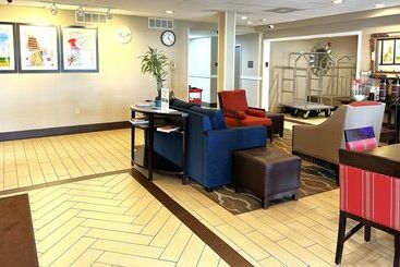 هتل Surestay Plus By Best Western Reading North