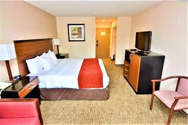 هتل Surestay Plus By Best Western Reading North
