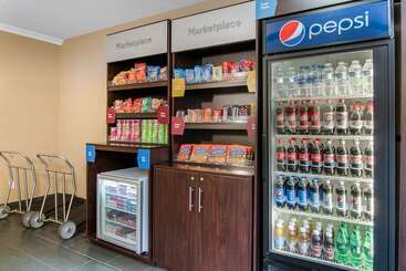 هتل Comfort Suites Near Vancouver Mall