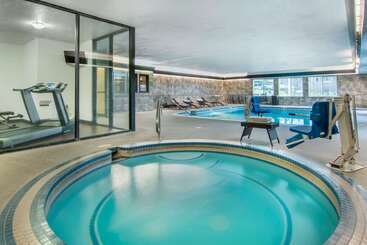 هتل Comfort Suites Near Vancouver Mall