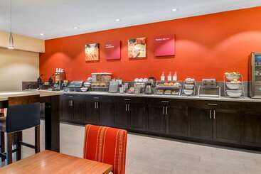 هتل Comfort Suites Near Vancouver Mall