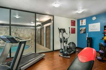 هتل Comfort Suites Near Vancouver Mall