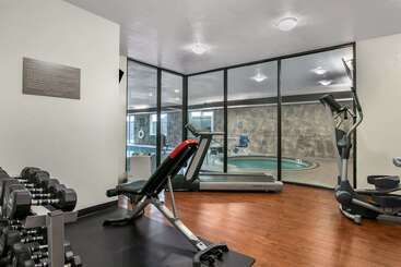 هتل Comfort Suites Near Vancouver Mall