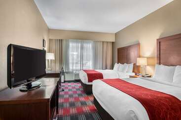 هتل Comfort Suites Near Vancouver Mall