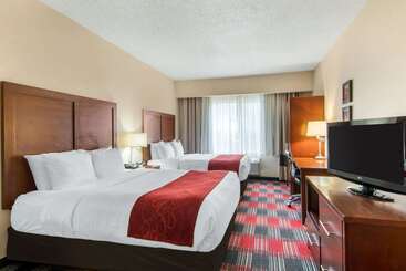 هتل Comfort Suites Near Vancouver Mall