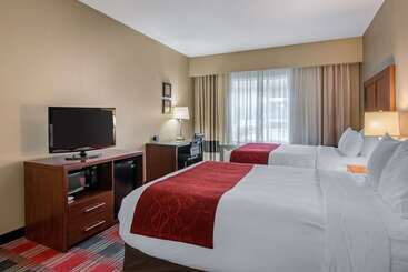 هتل Comfort Suites Near Vancouver Mall