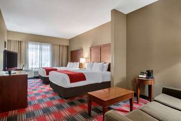 هتل Comfort Suites Near Vancouver Mall