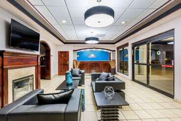 هتل Days Inn By Wyndham Pearl/jackson Airport