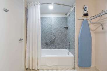 هتل Days Inn By Wyndham Pearl/jackson Airport