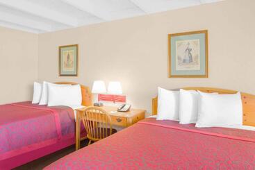 هتل Days Inn By Wyndham Tallahassee University Center