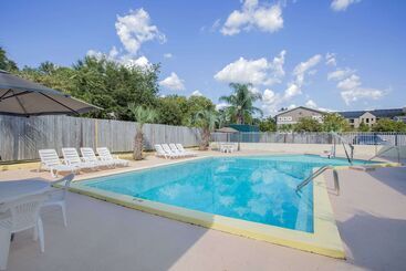 هتل Days Inn By Wyndham Tallahassee University Center