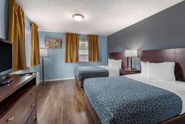هتل Econo Lodge Inn & Suites South