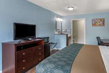 هتل Econo Lodge Inn & Suites South
