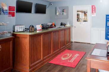 هتل Econo Lodge Inn & Suites South