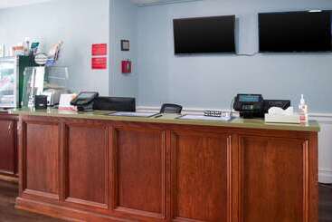 هتل Econo Lodge Inn & Suites South