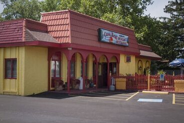 هتل Econo Lodge Inn & Suites South
