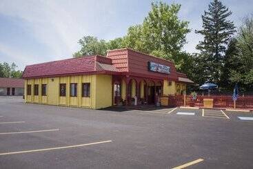 هتل Econo Lodge Inn & Suites South