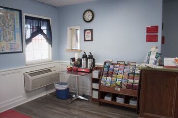 هتل Econo Lodge Inn & Suites South