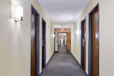 هتل Red Lion Inn & Suites Olathe Kansas City