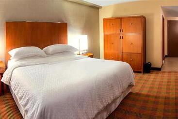 Отель Four Points By Sheraton Winnipeg South