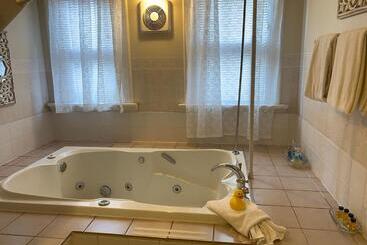 هتل Haterleigh Heritage Inn