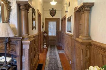 هتل Haterleigh Heritage Inn