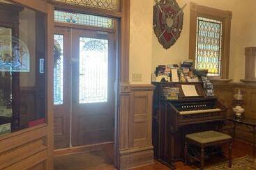 هتل Haterleigh Heritage Inn