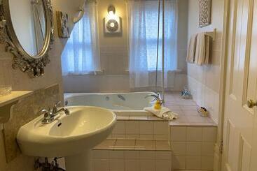 هتل Haterleigh Heritage Inn
