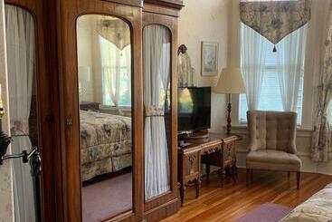 هتل Haterleigh Heritage Inn
