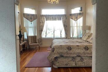 هتل Haterleigh Heritage Inn