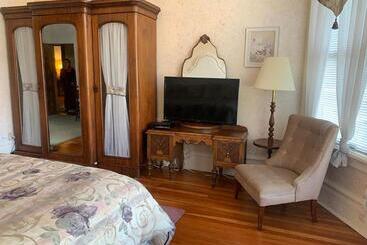 هتل Haterleigh Heritage Inn