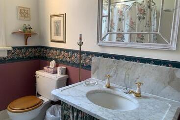 هتل Haterleigh Heritage Inn