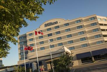 هتل Hilton Winnipeg Airport Suites