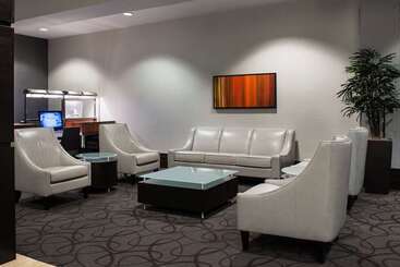 هتل Hilton Winnipeg Airport Suites