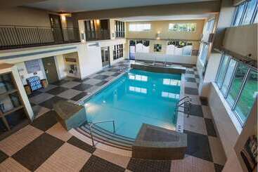 هتل Hilton Winnipeg Airport Suites