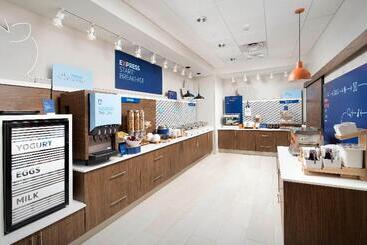 هتل Holiday Inn Express Rocky Mount Sports Center By Ihg