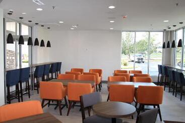 هتل Holiday Inn Express Rocky Mount Sports Center By Ihg