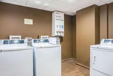 هتل Holiday Inn Express Rocky Mount Sports Center By Ihg